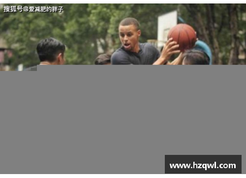 全发国际官网强森与NBA球星合影：巨人与球场的交汇 - 副本